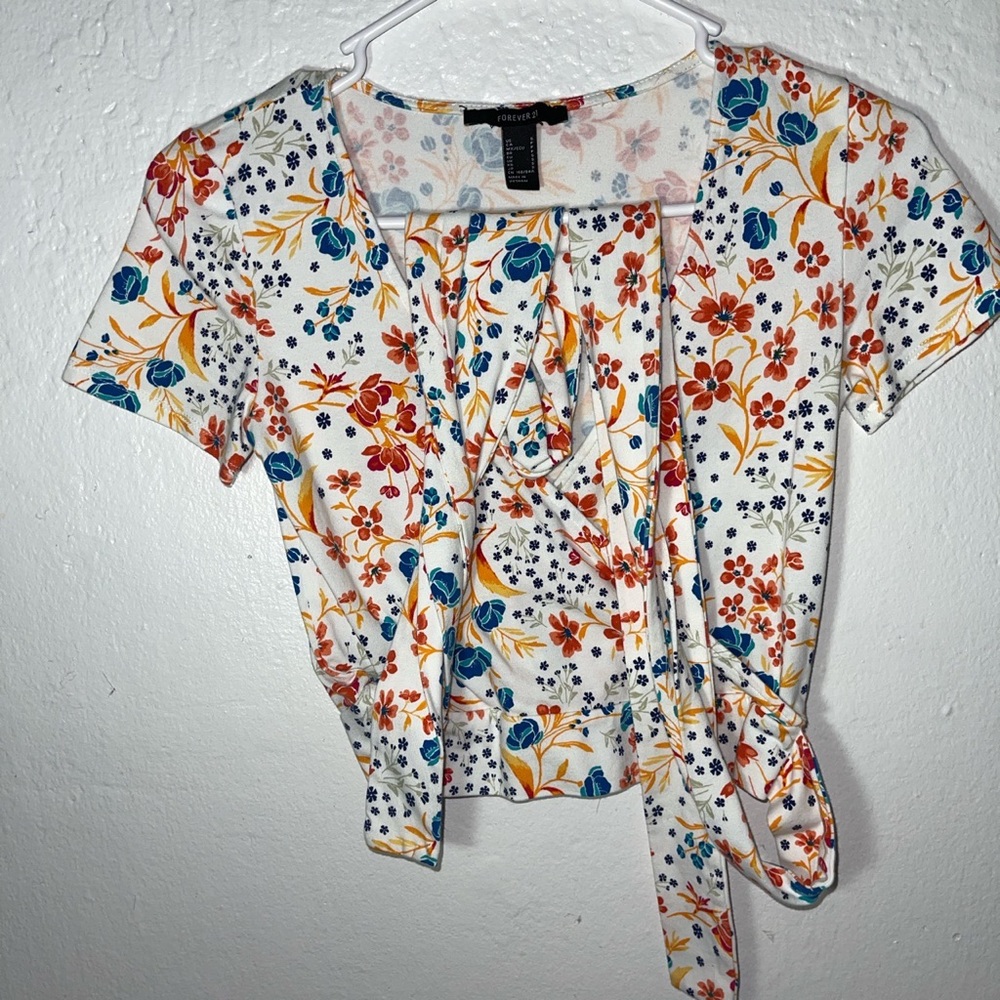 Tie up fit floral crop top, tie up on stomach to make tighter
